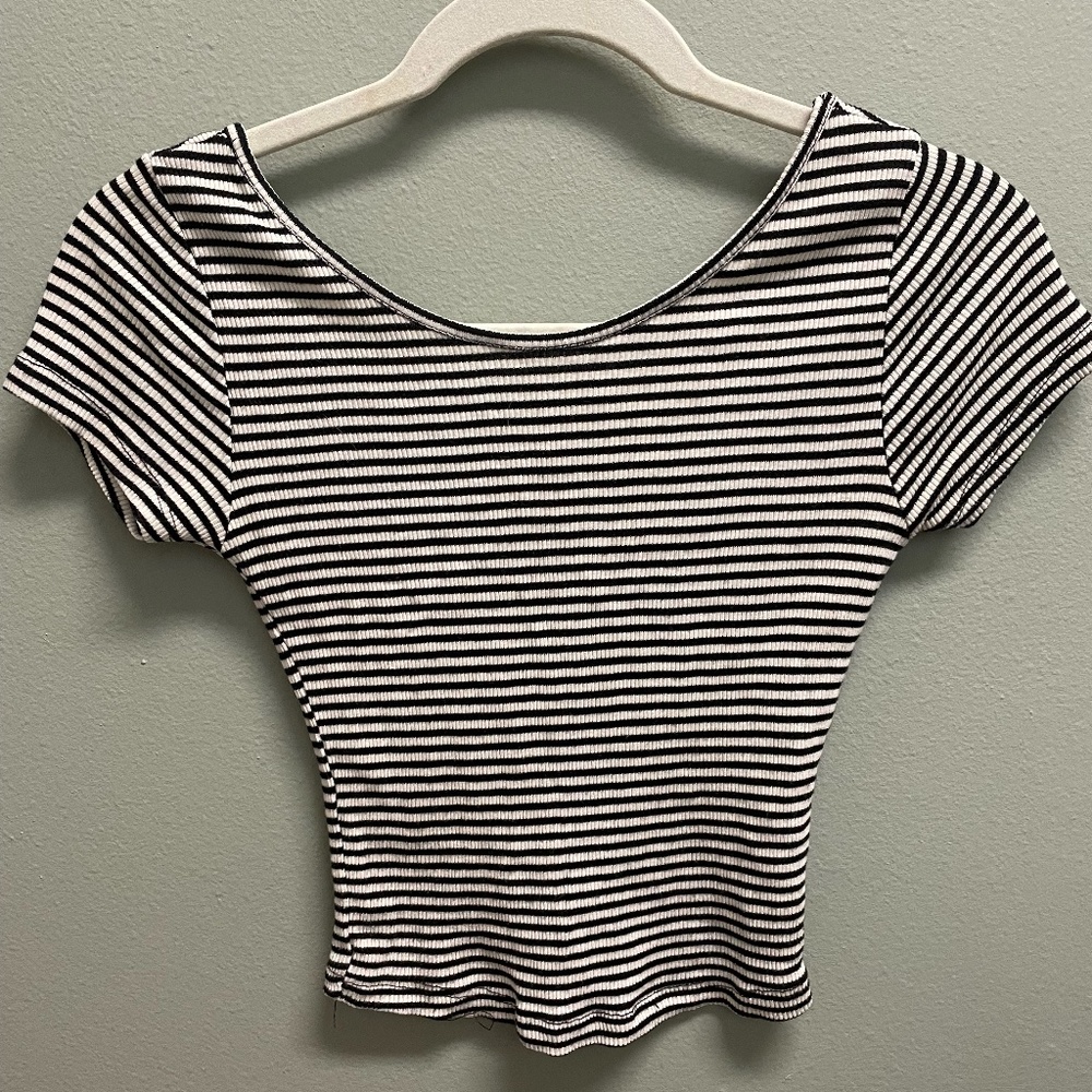 Brandy Melville Cropped Black & White Striped Tee